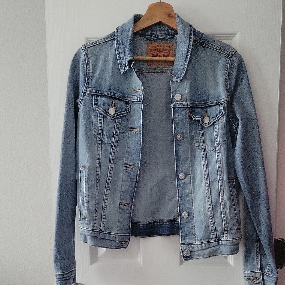 Levi's Women's Light Blue Jean Jacket - Picture 1 of 4